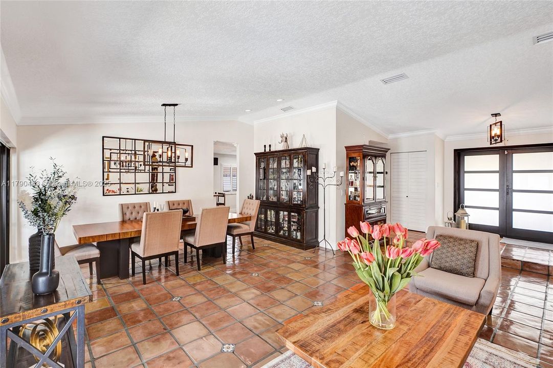 Recently Sold: $935,000 (4 beds, 2 baths, 2485 Square Feet)