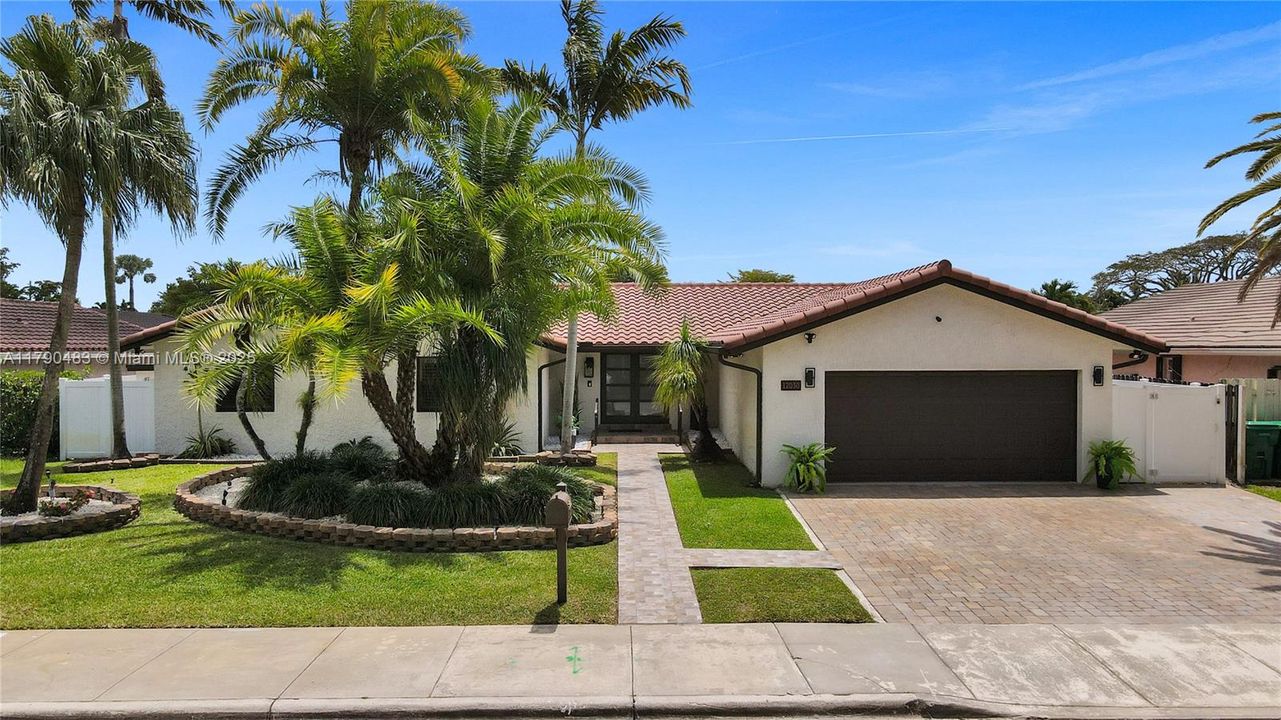 Recently Sold: $935,000 (4 beds, 2 baths, 2485 Square Feet)