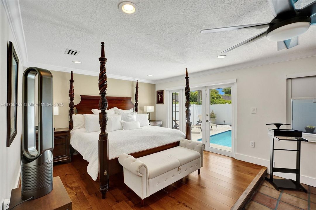 Recently Sold: $935,000 (4 beds, 2 baths, 2485 Square Feet)