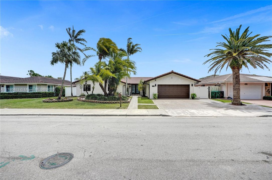 Recently Sold: $935,000 (4 beds, 2 baths, 2485 Square Feet)