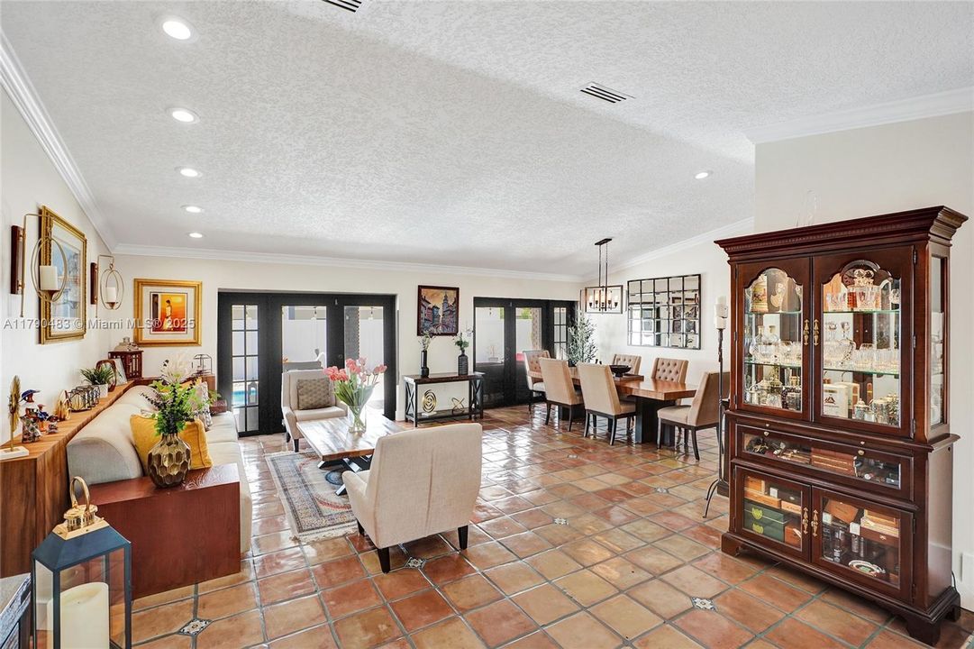 Recently Sold: $935,000 (4 beds, 2 baths, 2485 Square Feet)