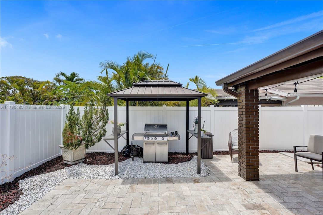 Recently Sold: $935,000 (4 beds, 2 baths, 2485 Square Feet)