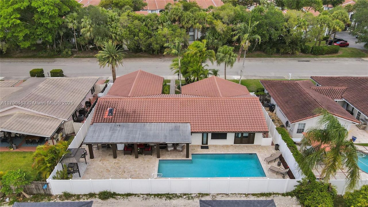 Recently Sold: $935,000 (4 beds, 2 baths, 2485 Square Feet)