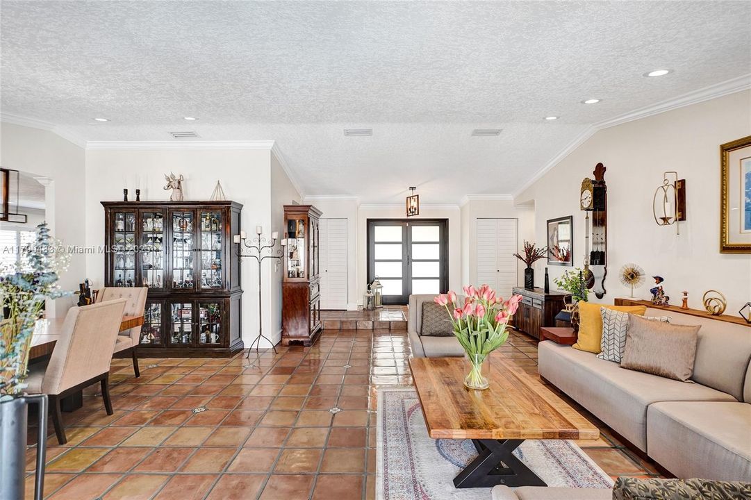 Recently Sold: $935,000 (4 beds, 2 baths, 2485 Square Feet)