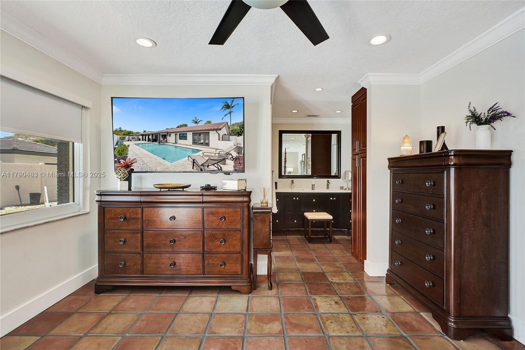 Recently Sold: $935,000 (4 beds, 2 baths, 2485 Square Feet)