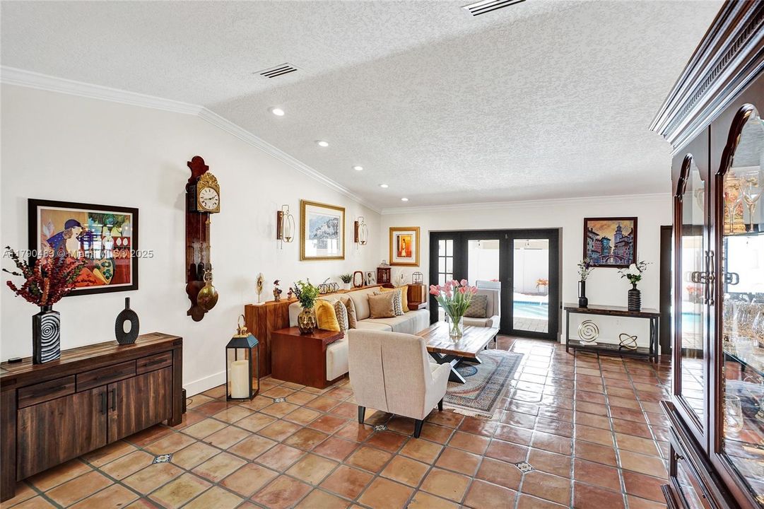 Recently Sold: $935,000 (4 beds, 2 baths, 2485 Square Feet)