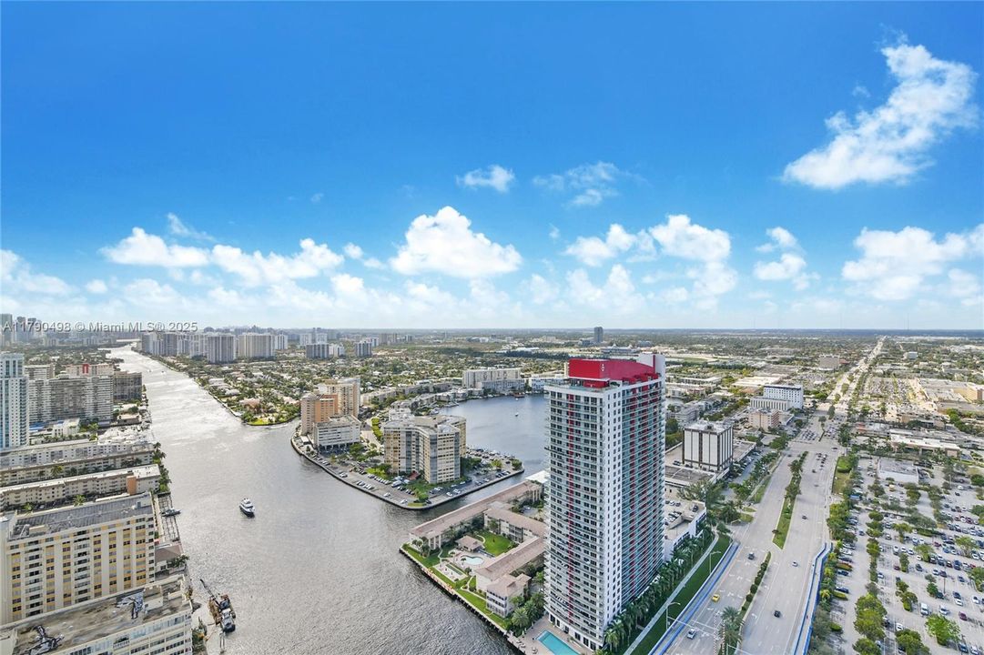 最近售出: $1,050,000 (3 贝兹, 2 浴室, 1361 平方英尺)