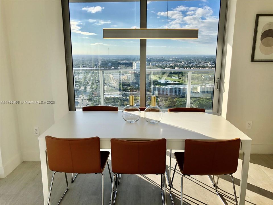 最近售出: $1,050,000 (3 贝兹, 2 浴室, 1361 平方英尺)