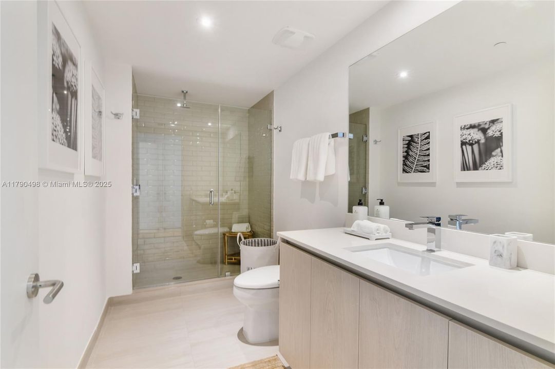 最近售出: $1,050,000 (3 贝兹, 2 浴室, 1361 平方英尺)