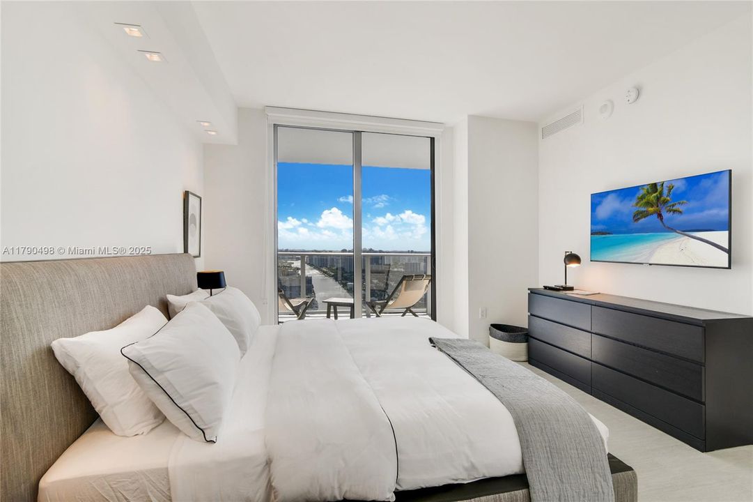 最近售出: $1,050,000 (3 贝兹, 2 浴室, 1361 平方英尺)