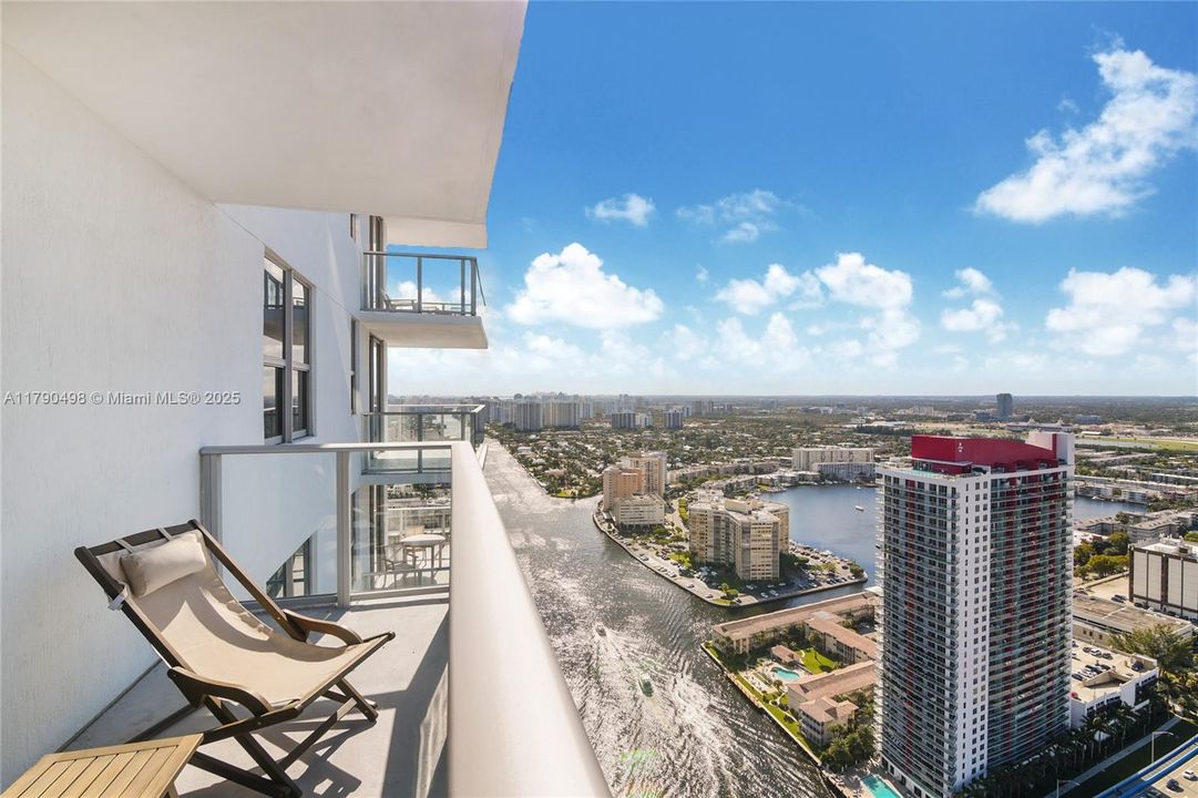 最近售出: $1,050,000 (3 贝兹, 2 浴室, 1361 平方英尺)