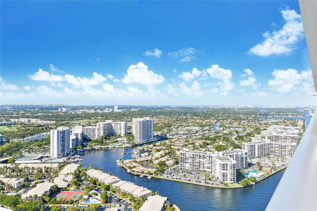 最近售出: $1,050,000 (3 贝兹, 2 浴室, 1361 平方英尺)