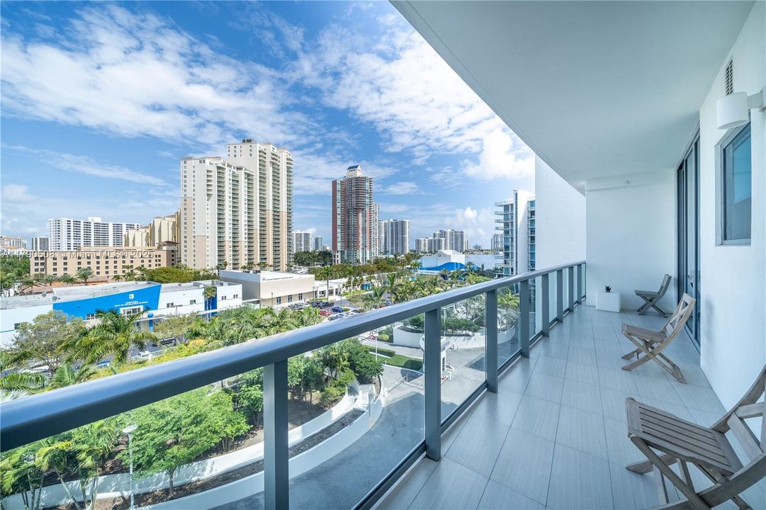 For Sale: $1,880,000 (3 beds, 5 baths, 2398 Square Feet)
