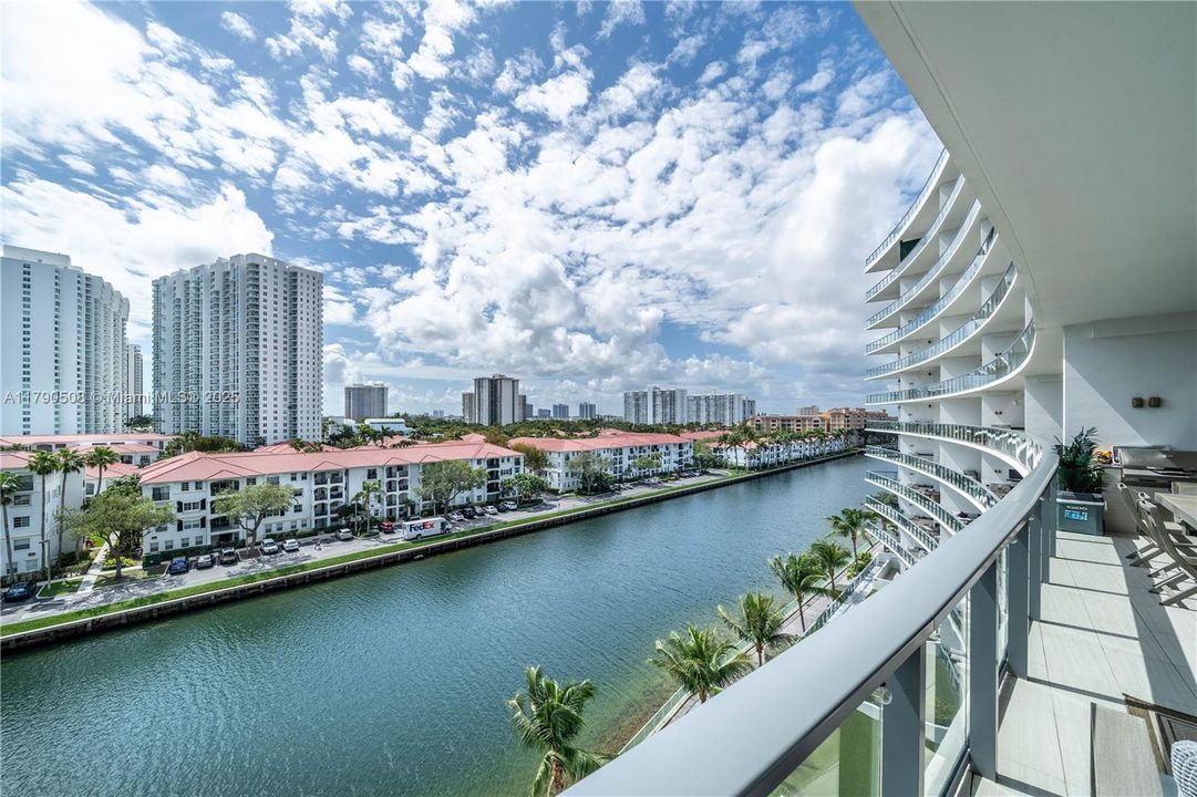 For Sale: $1,880,000 (3 beds, 5 baths, 2398 Square Feet)