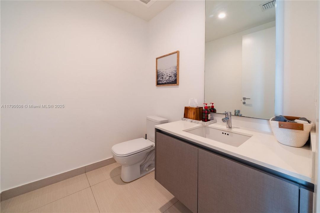 For Sale: $1,880,000 (3 beds, 5 baths, 2398 Square Feet)