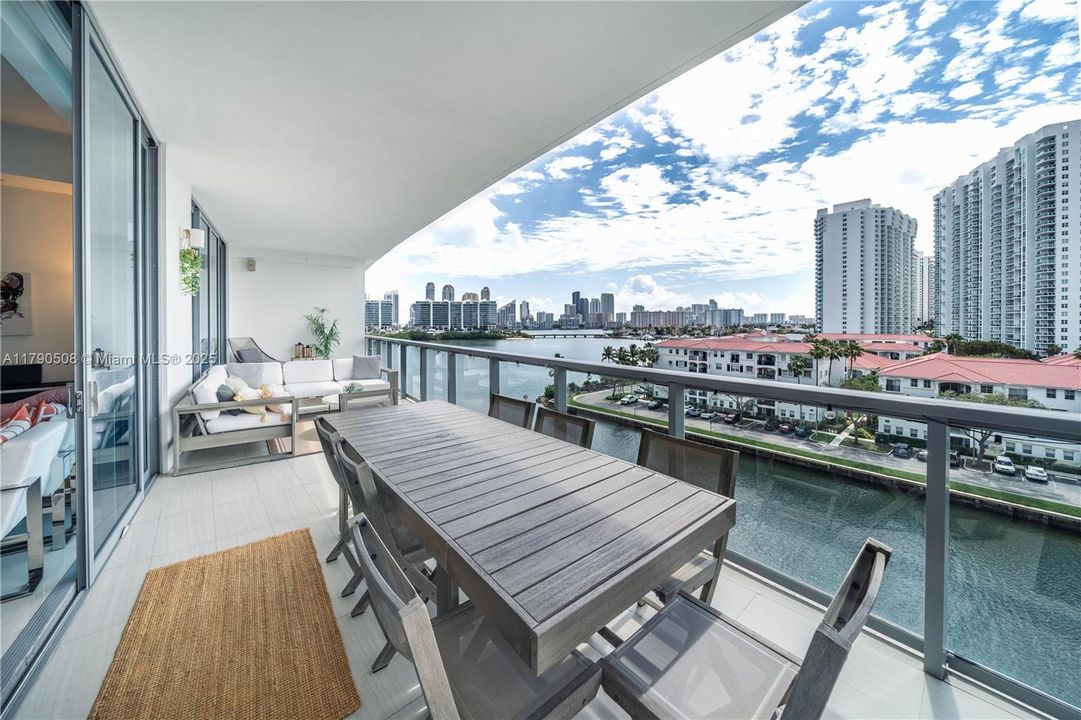 For Sale: $1,880,000 (3 beds, 5 baths, 2398 Square Feet)