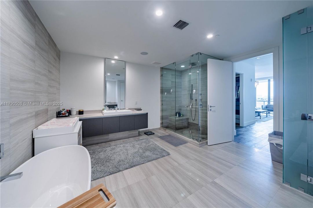 For Sale: $1,880,000 (3 beds, 5 baths, 2398 Square Feet)