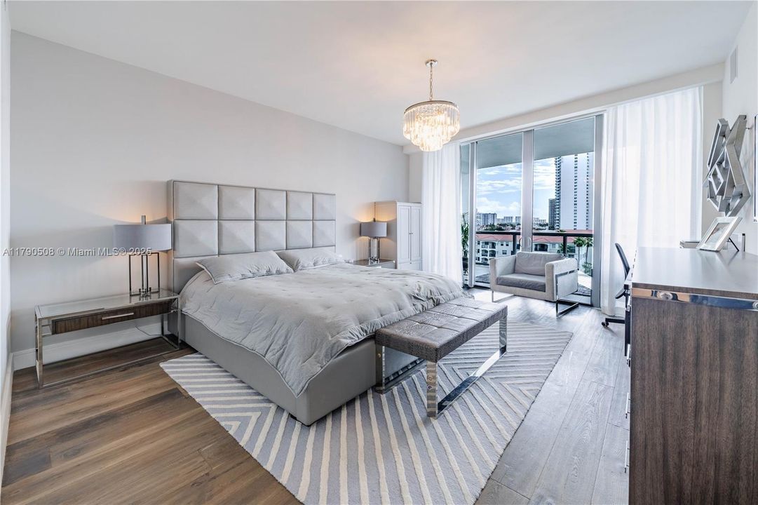 For Sale: $1,880,000 (3 beds, 5 baths, 2398 Square Feet)