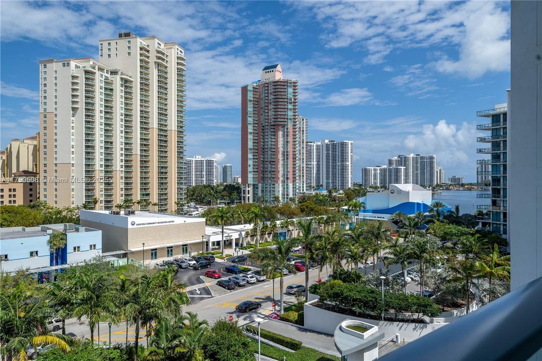 For Sale: $1,880,000 (3 beds, 5 baths, 2398 Square Feet)