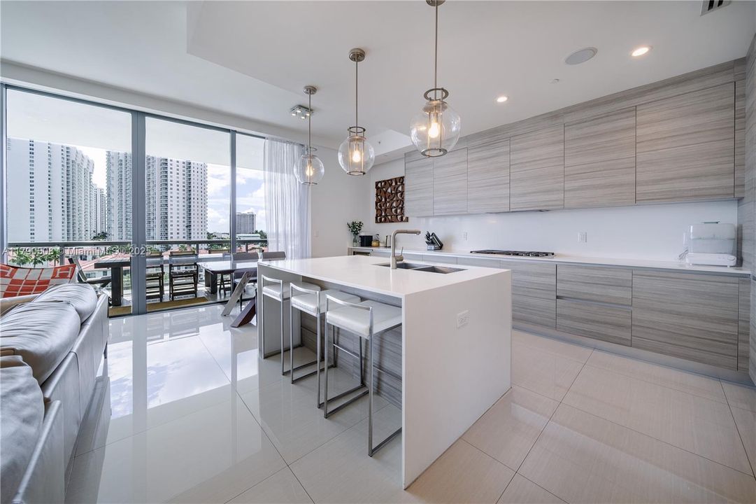 For Sale: $1,880,000 (3 beds, 5 baths, 2398 Square Feet)