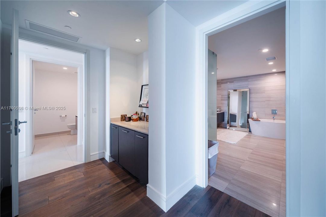 For Sale: $1,880,000 (3 beds, 5 baths, 2398 Square Feet)