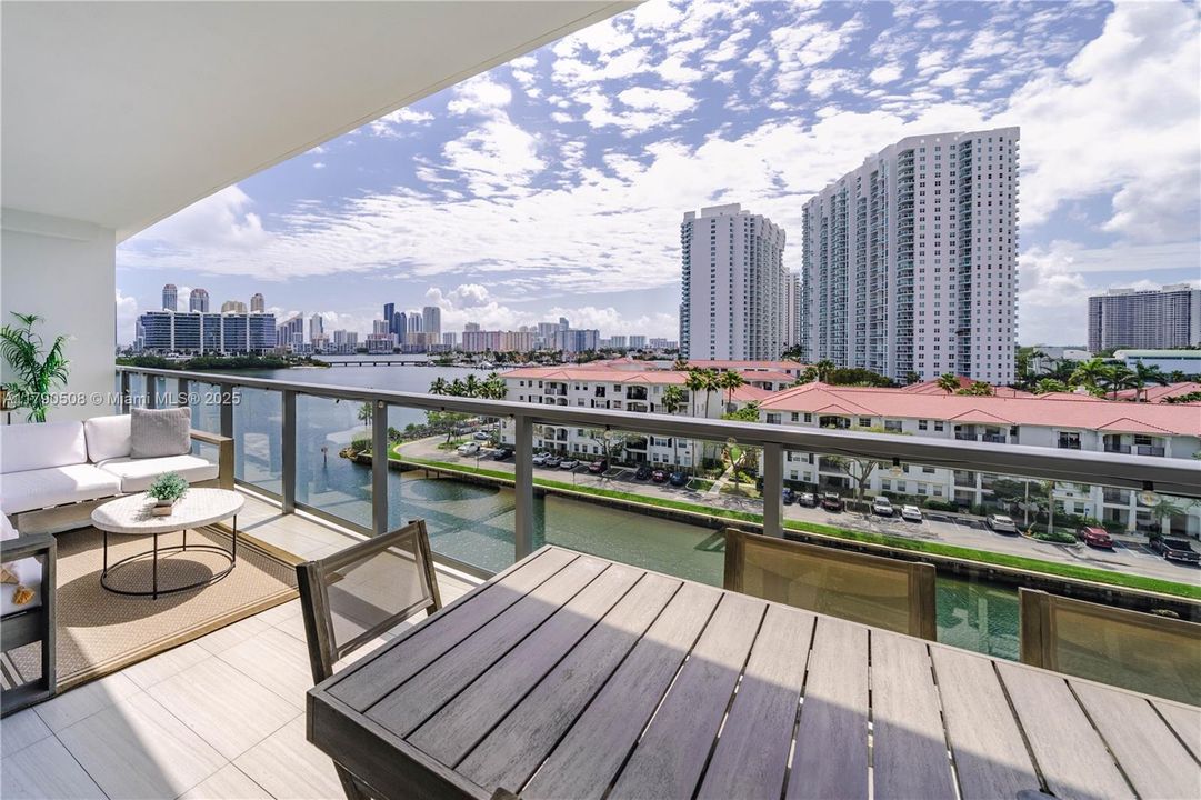 For Sale: $1,880,000 (3 beds, 5 baths, 2398 Square Feet)