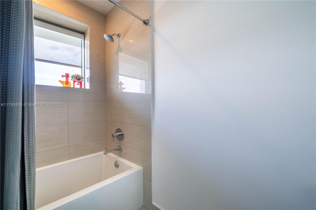 For Sale: $1,880,000 (3 beds, 5 baths, 2398 Square Feet)