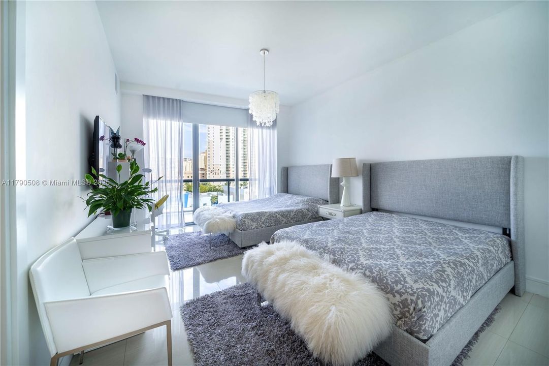 For Sale: $1,880,000 (3 beds, 5 baths, 2398 Square Feet)
