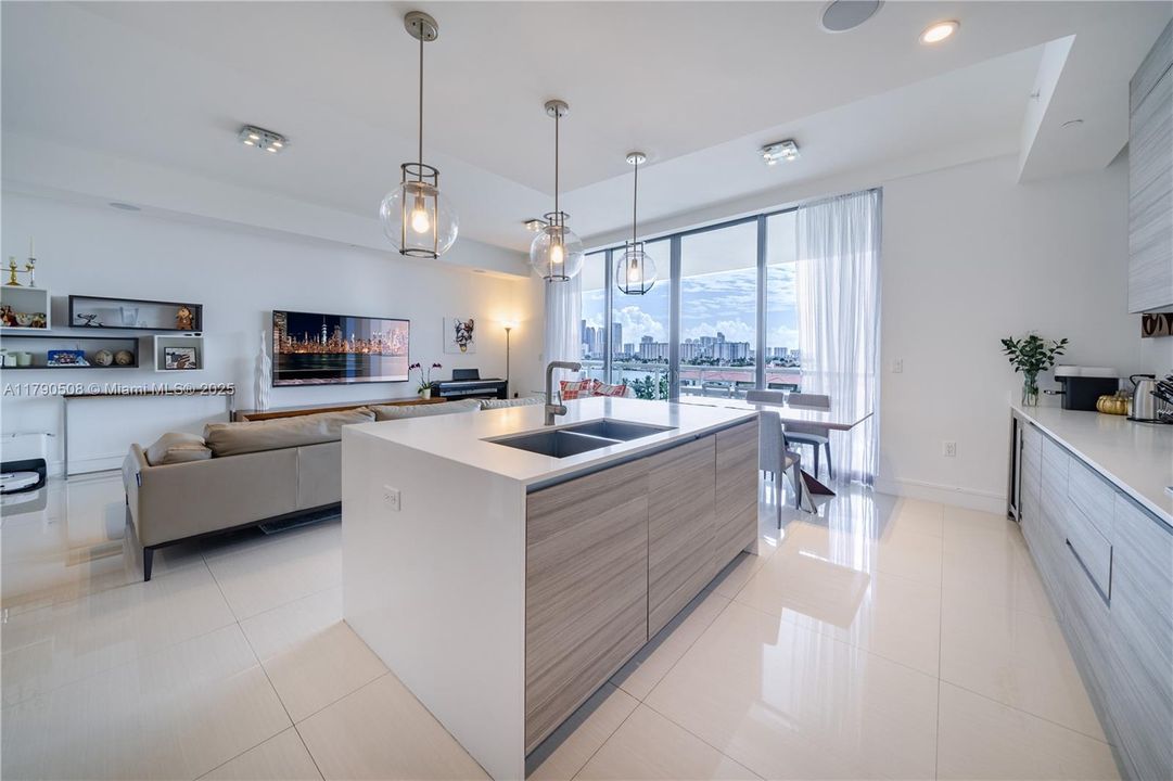 For Sale: $1,880,000 (3 beds, 5 baths, 2398 Square Feet)