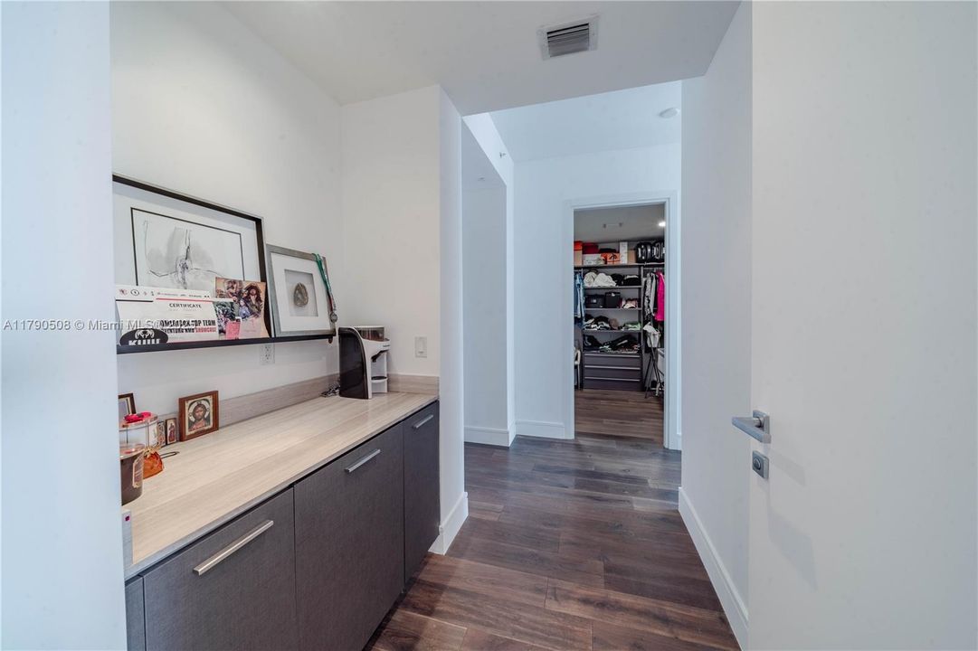 For Sale: $1,880,000 (3 beds, 5 baths, 2398 Square Feet)