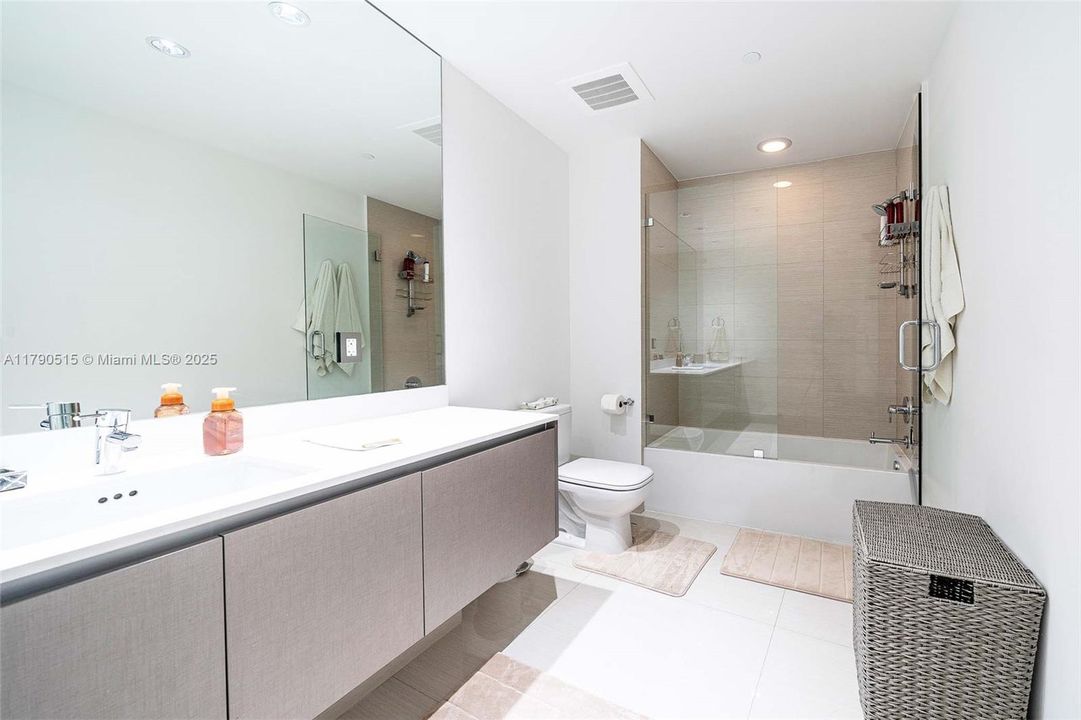 For Sale: $1,985,000 (3 beds, 5 baths, 2624 Square Feet)