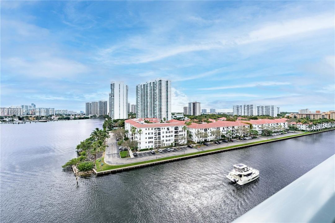 For Sale: $1,985,000 (3 beds, 5 baths, 2624 Square Feet)
