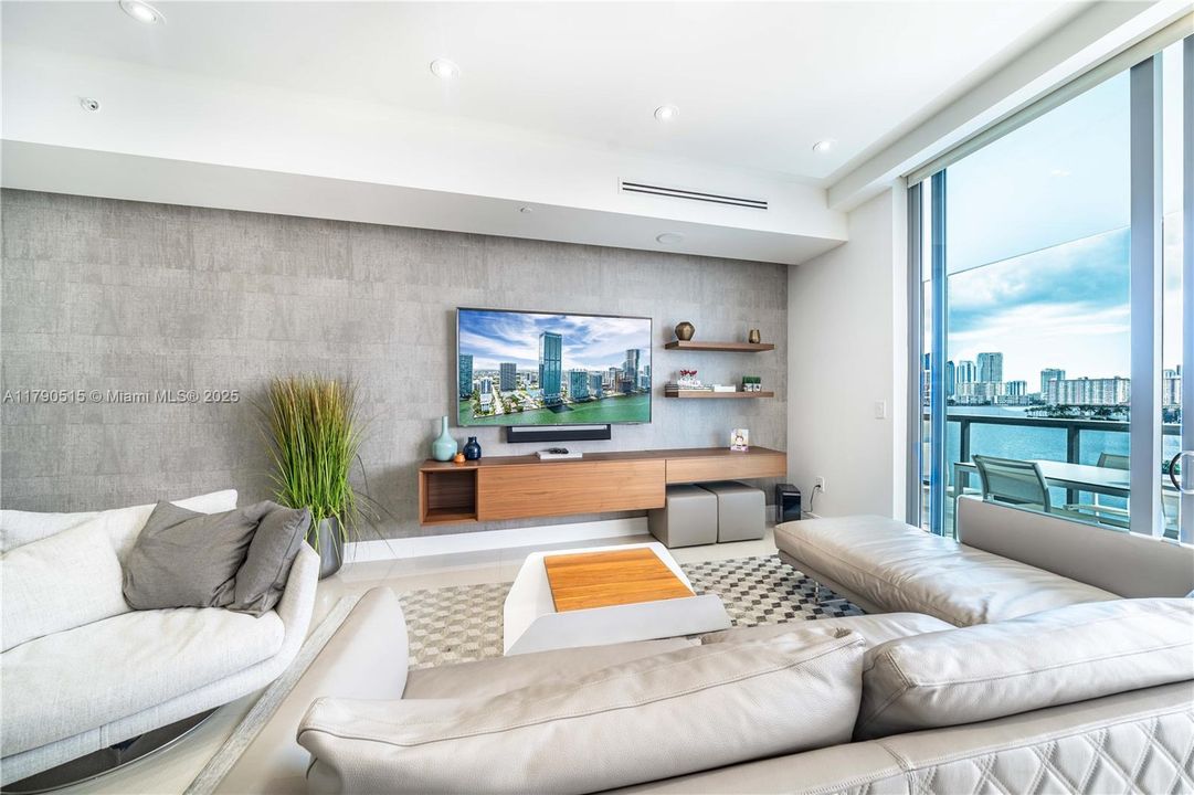 For Sale: $1,985,000 (3 beds, 5 baths, 2624 Square Feet)