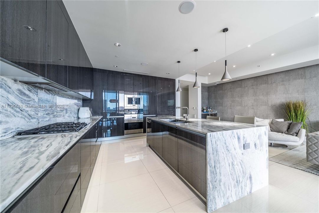 For Sale: $1,985,000 (3 beds, 5 baths, 2624 Square Feet)