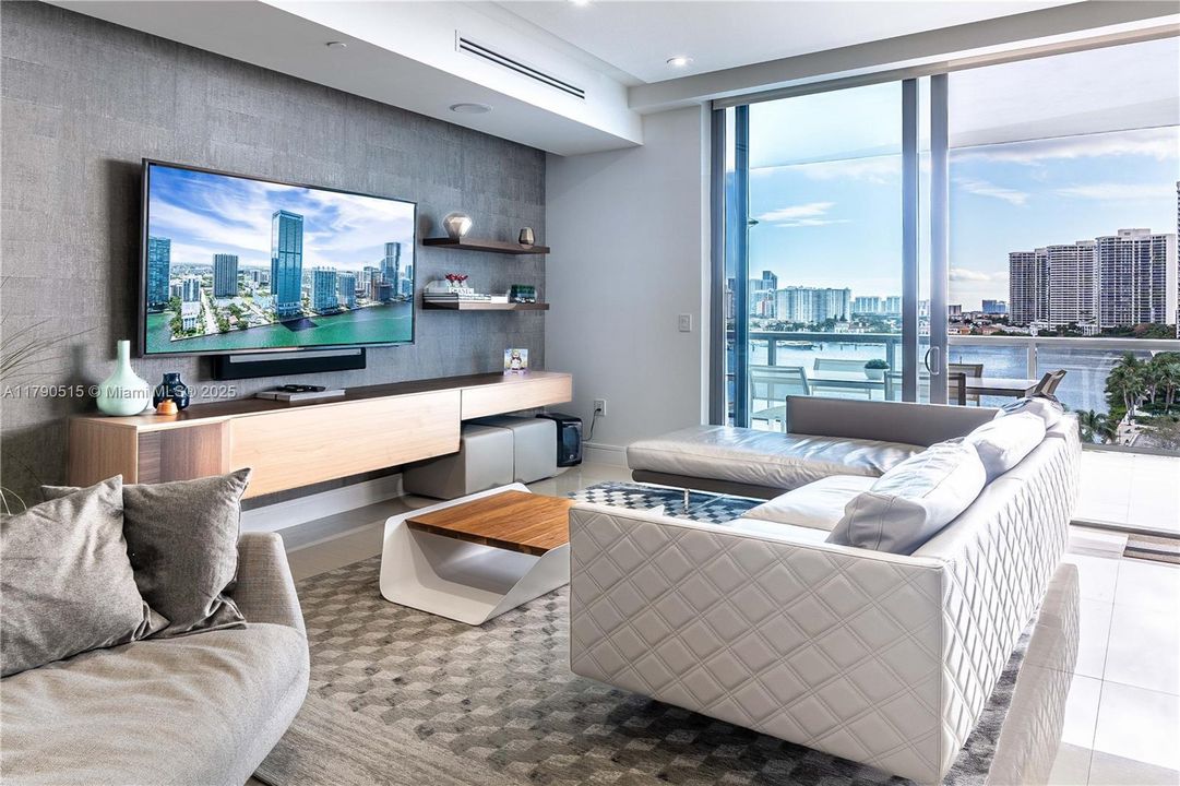 For Sale: $1,985,000 (3 beds, 5 baths, 2624 Square Feet)