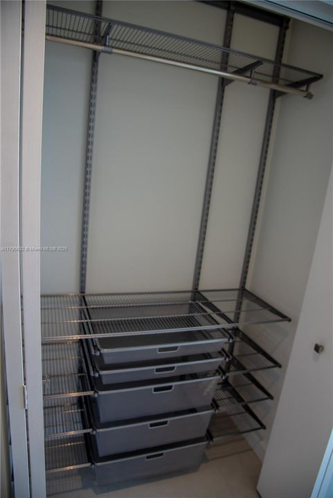 Recently Rented: $3,950 (3 beds, 3 baths, 1379 Square Feet)