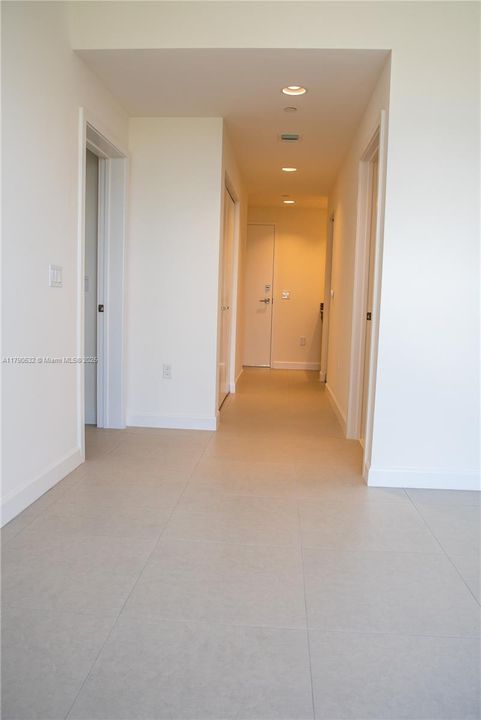 Recently Rented: $3,950 (3 beds, 3 baths, 1379 Square Feet)