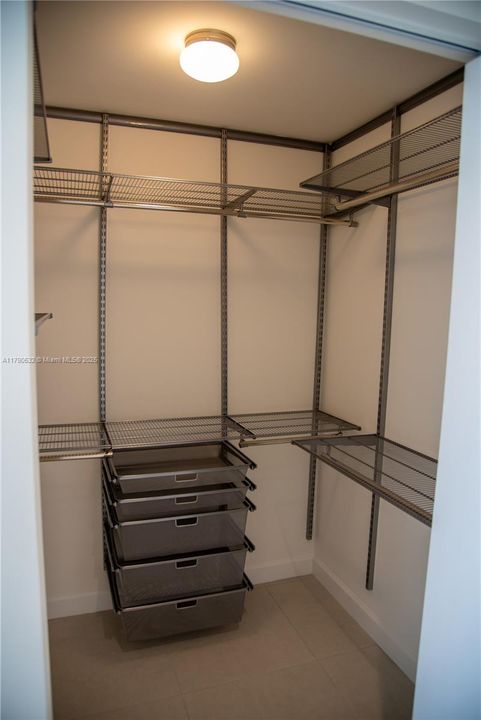 Recently Rented: $3,950 (3 beds, 3 baths, 1379 Square Feet)