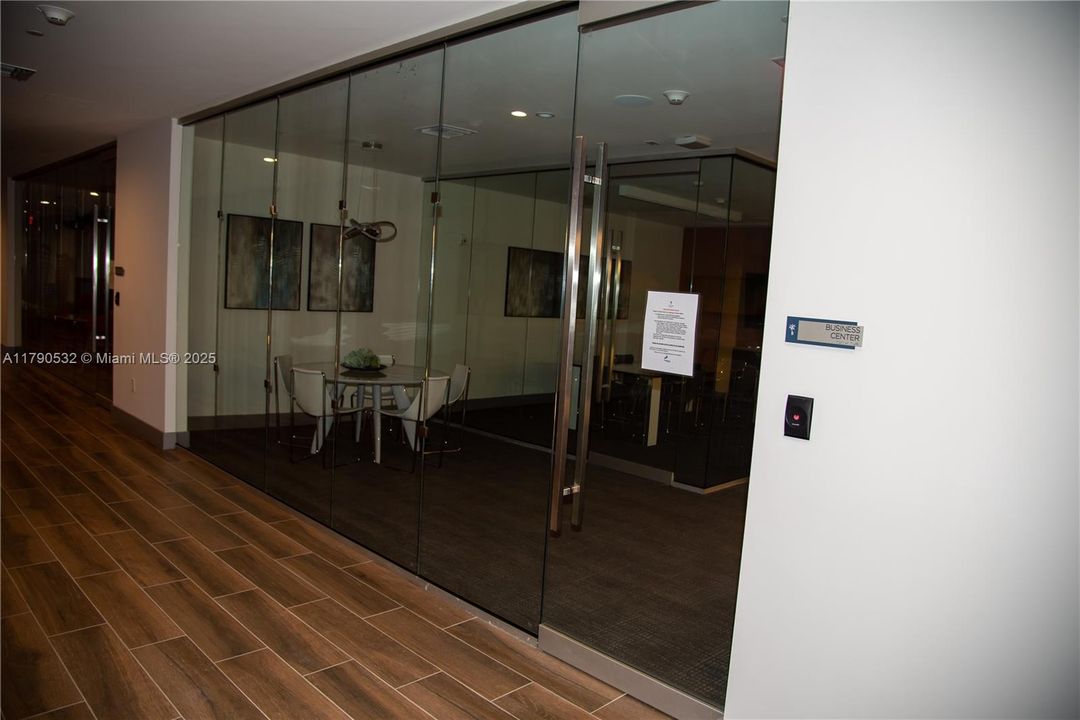 Recently Rented: $3,950 (3 beds, 3 baths, 1379 Square Feet)