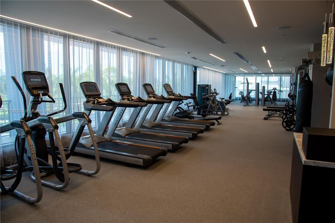 Recently Rented: $3,950 (3 beds, 3 baths, 1379 Square Feet)