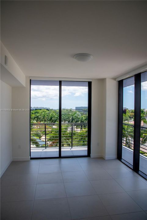 Recently Rented: $3,950 (3 beds, 3 baths, 1379 Square Feet)