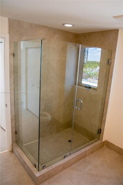 Recently Rented: $3,950 (3 beds, 3 baths, 1379 Square Feet)