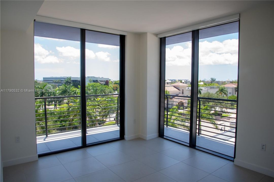 Recently Rented: $3,950 (3 beds, 3 baths, 1379 Square Feet)