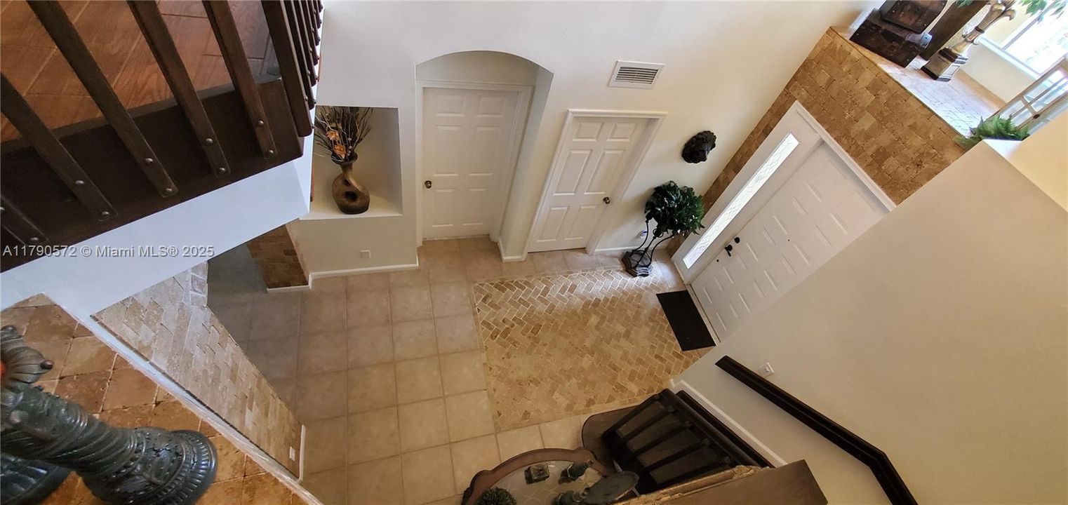 合同活跃: $650,000 (4 贝兹, 3 浴室, 2696 平方英尺)