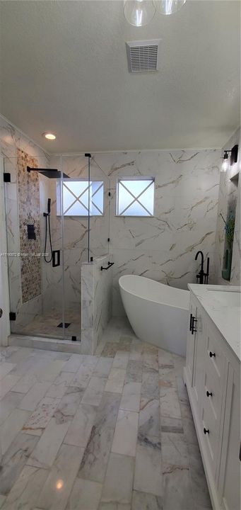 合同活跃: $650,000 (4 贝兹, 3 浴室, 2696 平方英尺)