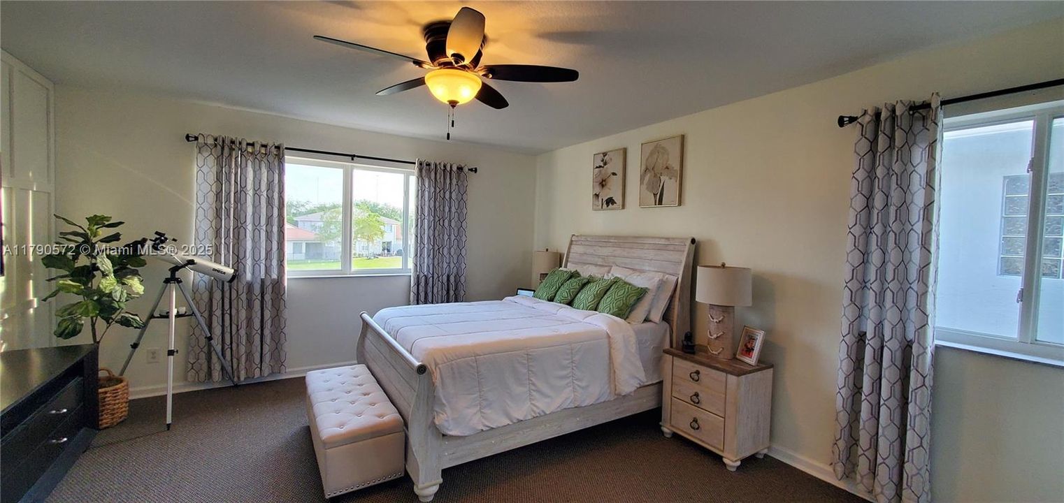 合同活跃: $650,000 (4 贝兹, 3 浴室, 2696 平方英尺)