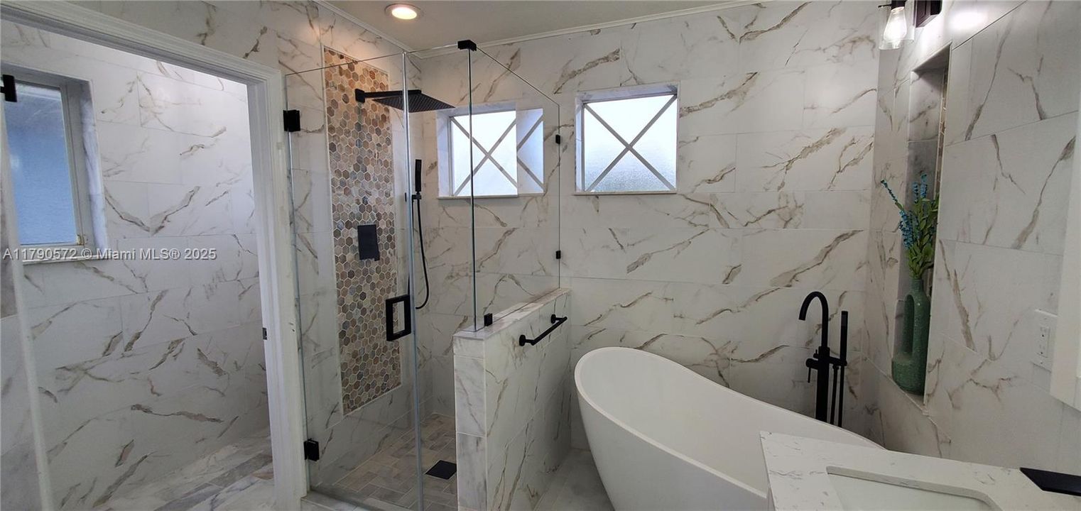 合同活跃: $650,000 (4 贝兹, 3 浴室, 2696 平方英尺)