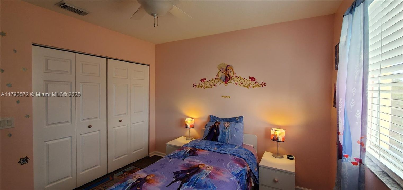 合同活跃: $650,000 (4 贝兹, 3 浴室, 2696 平方英尺)