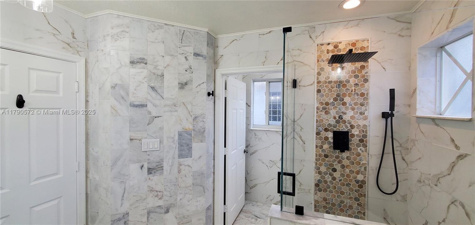 合同活跃: $650,000 (4 贝兹, 3 浴室, 2696 平方英尺)