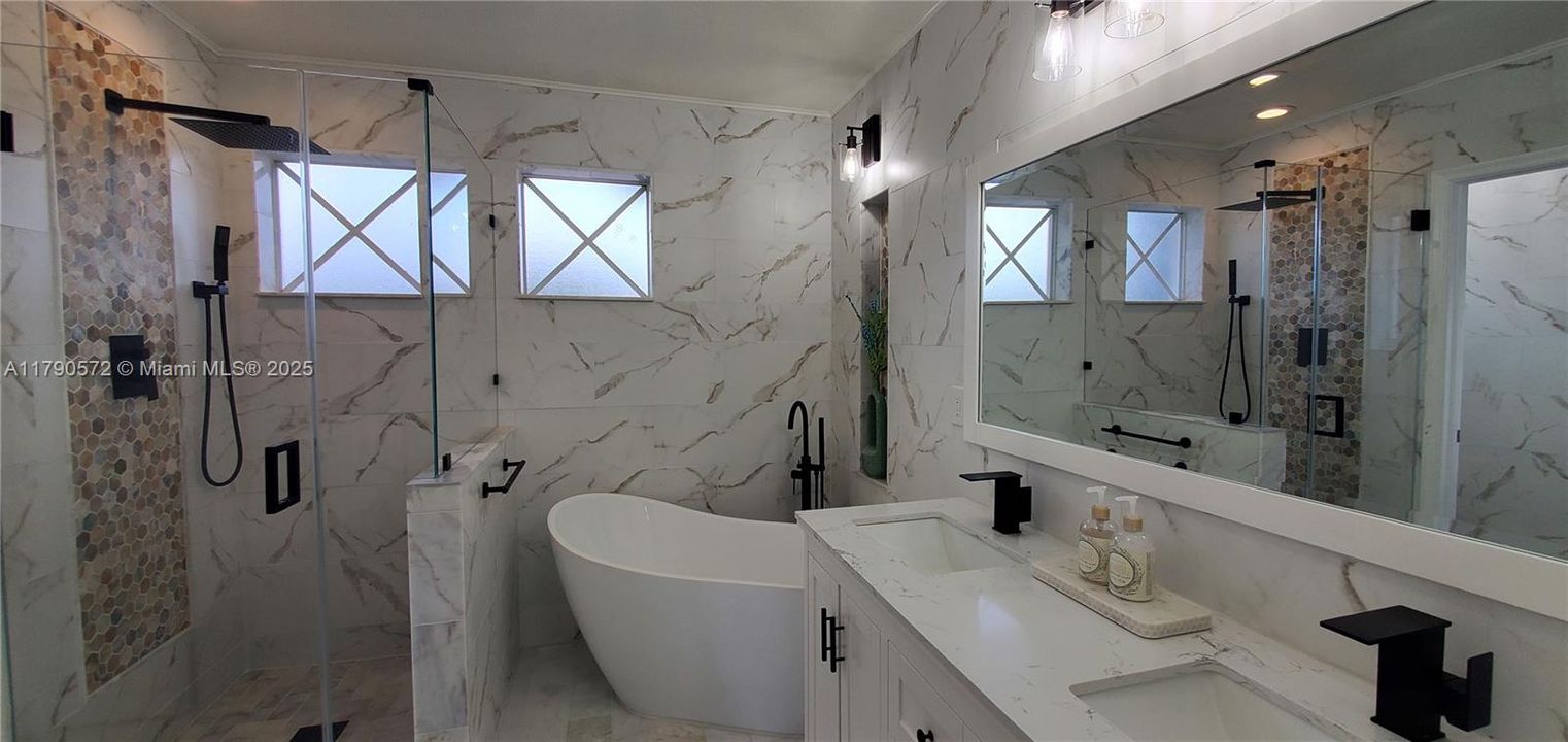 合同活跃: $650,000 (4 贝兹, 3 浴室, 2696 平方英尺)